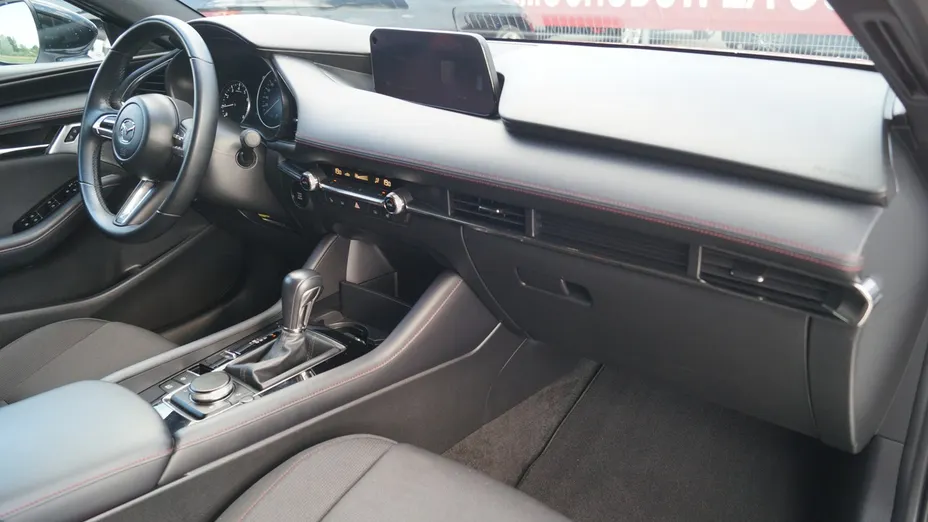 MAZDA 3 -