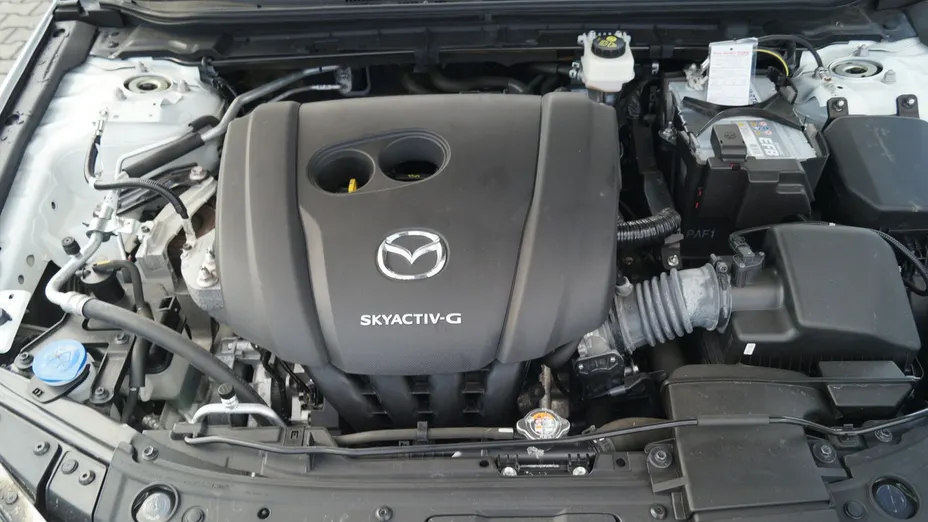 MAZDA 3 -