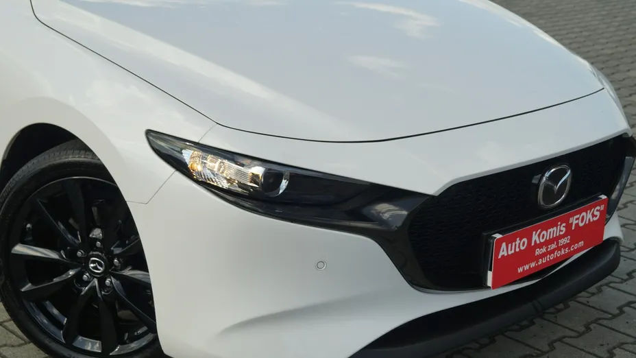 MAZDA 3 -