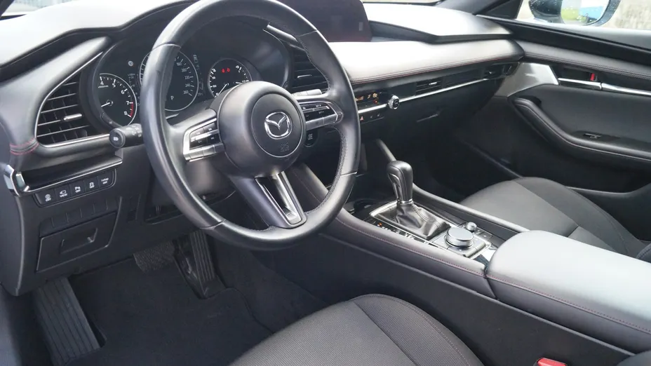 MAZDA 3 -