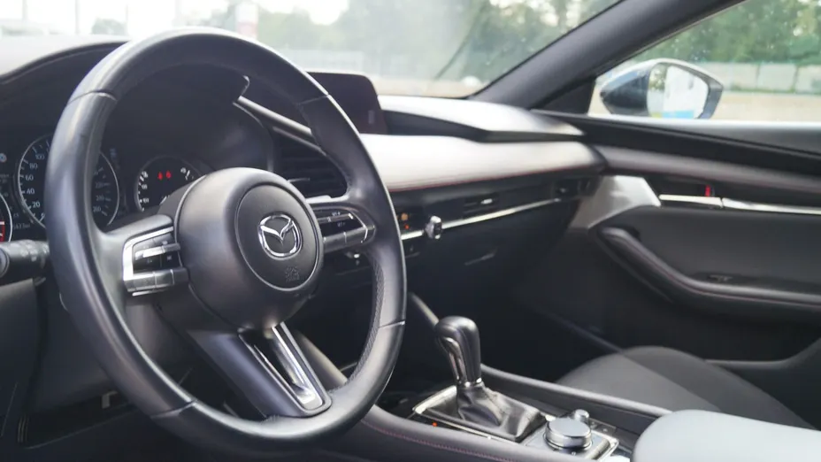 MAZDA 3 -