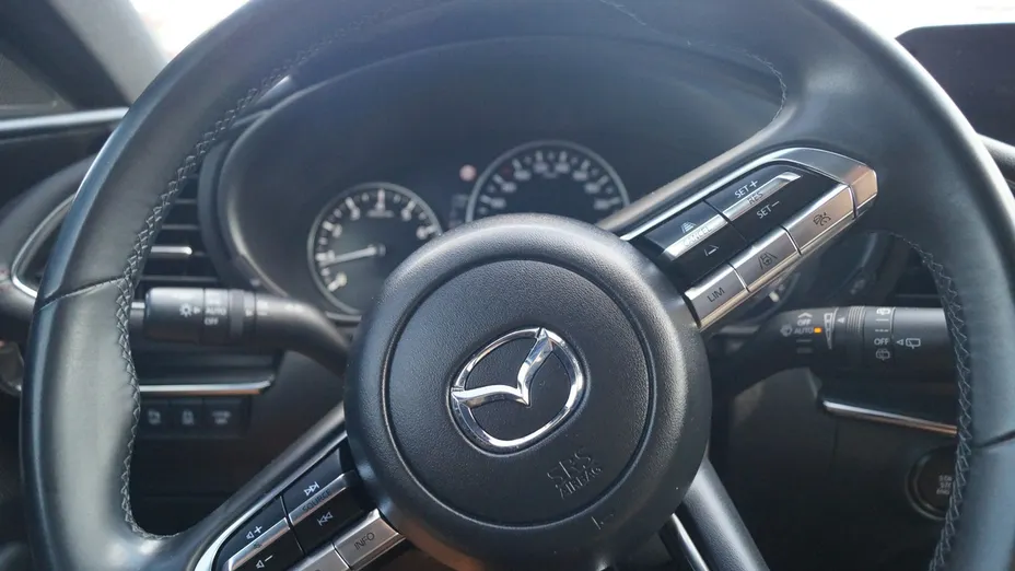 MAZDA 3 -