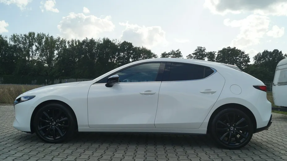 MAZDA 3 -