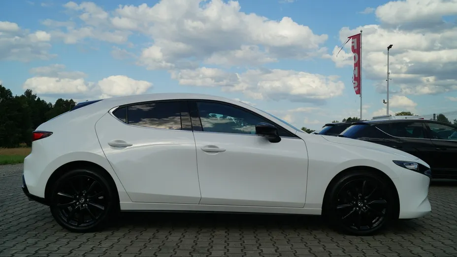 MAZDA 3 -
