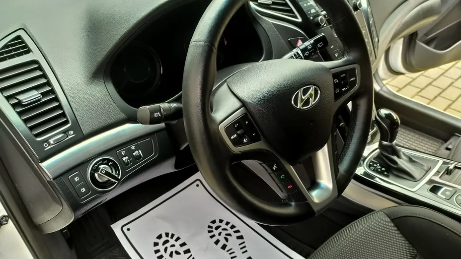 HYUNDAI i40 -