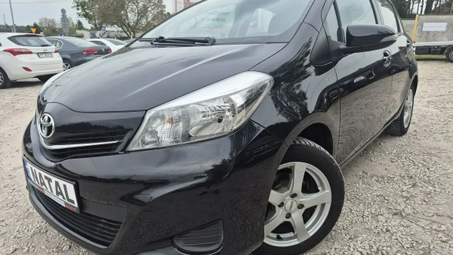 TOYOTA Yaris -
