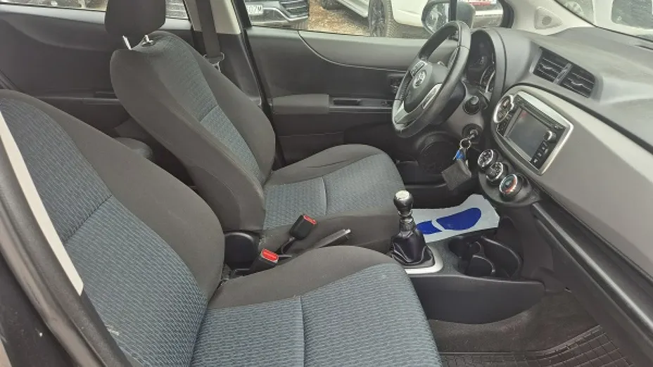 TOYOTA Yaris -