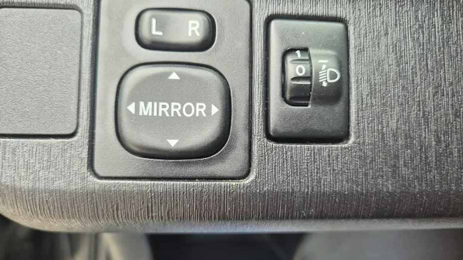TOYOTA Yaris -