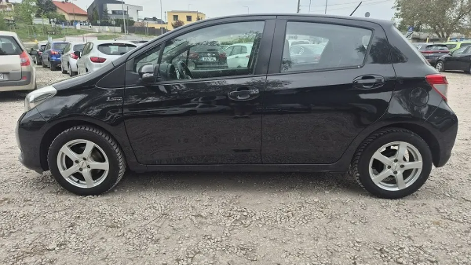 TOYOTA Yaris -