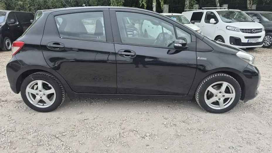 TOYOTA Yaris -
