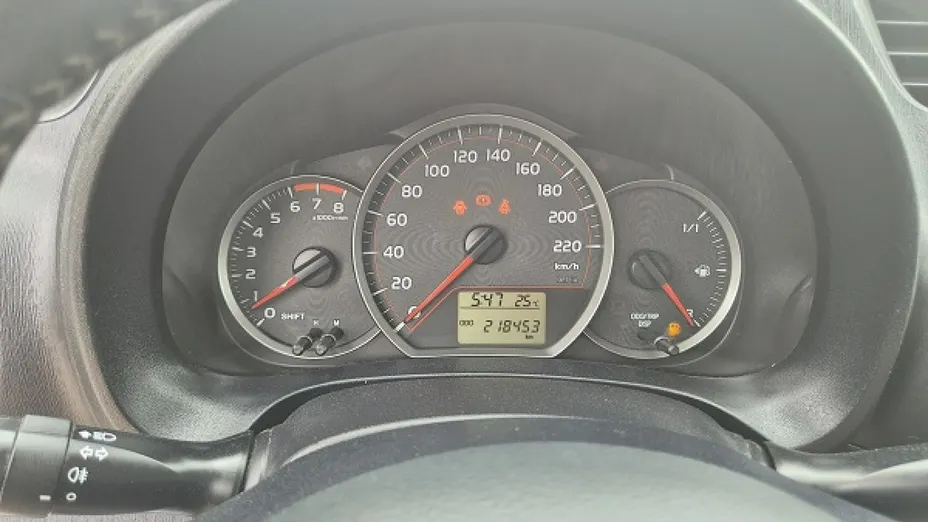 TOYOTA Yaris -