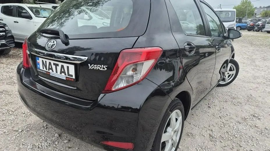 TOYOTA Yaris -