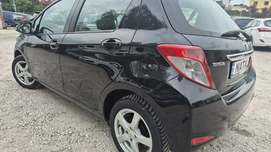 TOYOTA Yaris -