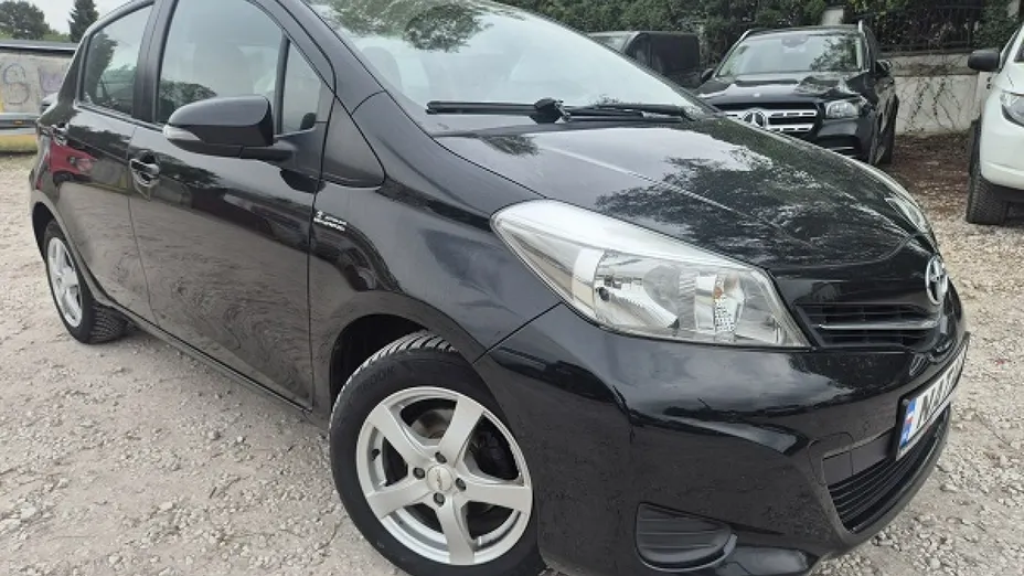 TOYOTA Yaris -