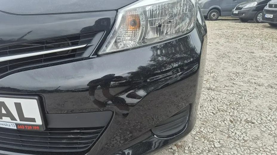 TOYOTA Yaris -