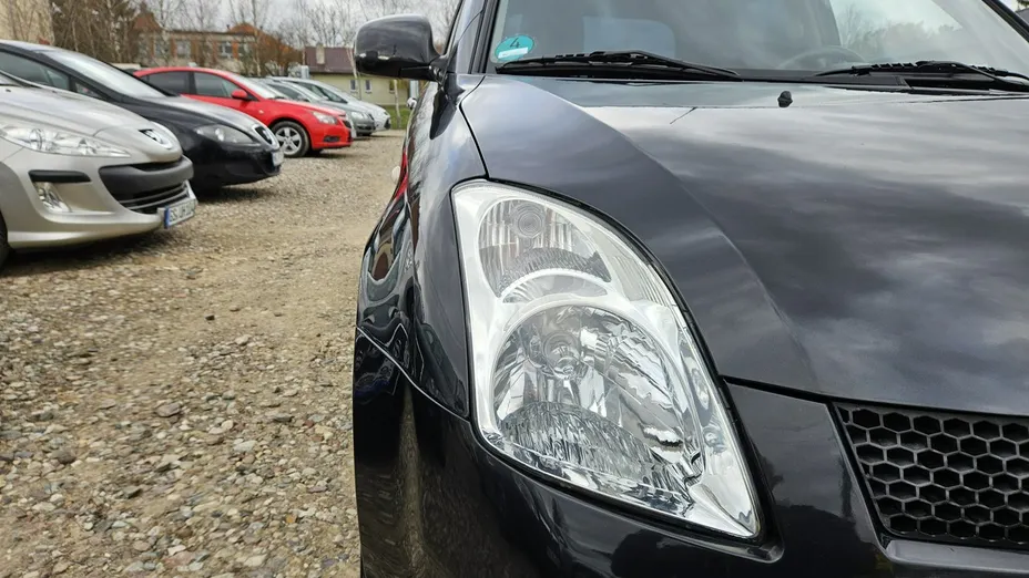 SUZUKI Swift -