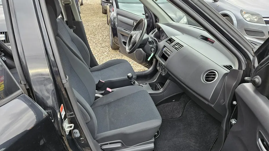 SUZUKI Swift -