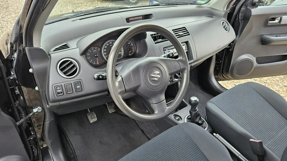 SUZUKI Swift -