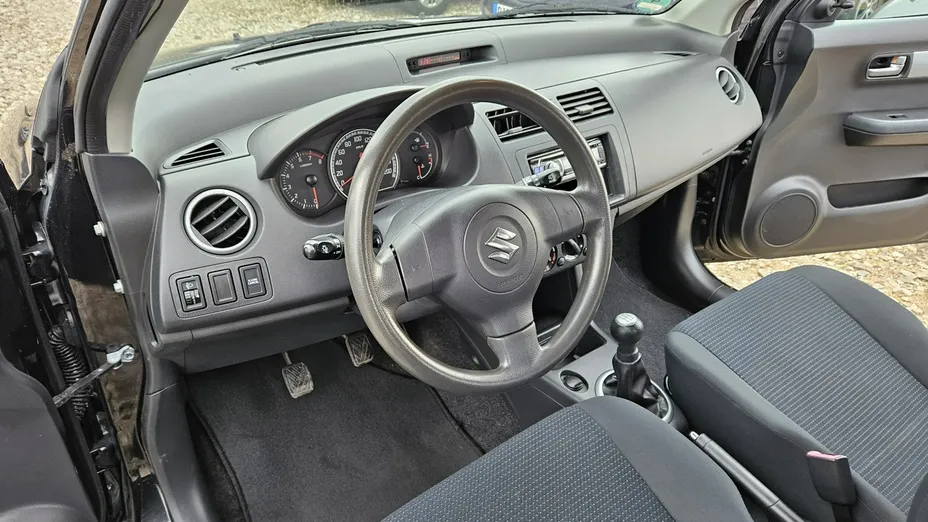 SUZUKI Swift -