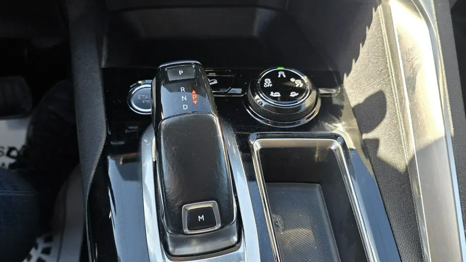 PEUGEOT 3008 -