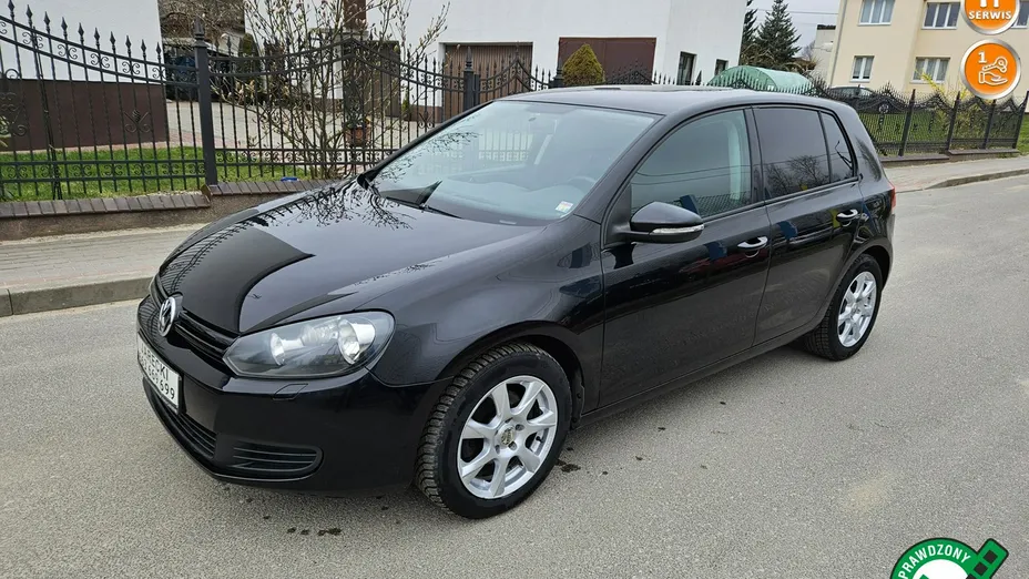VOLKSWAGEN Golf -