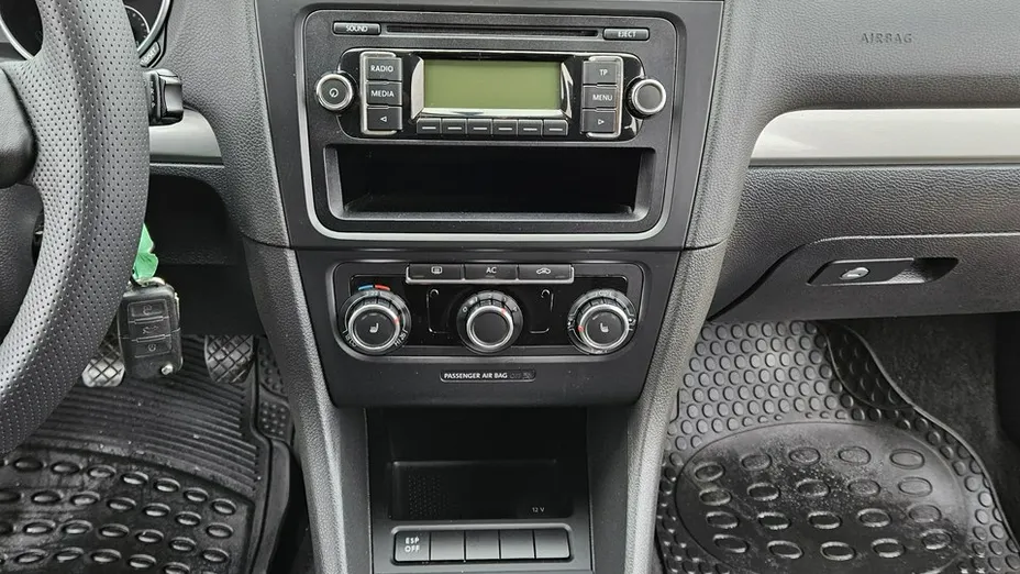 VOLKSWAGEN Golf -
