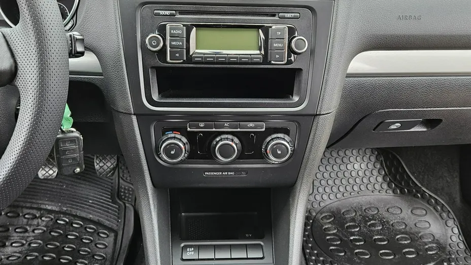 VOLKSWAGEN Golf -