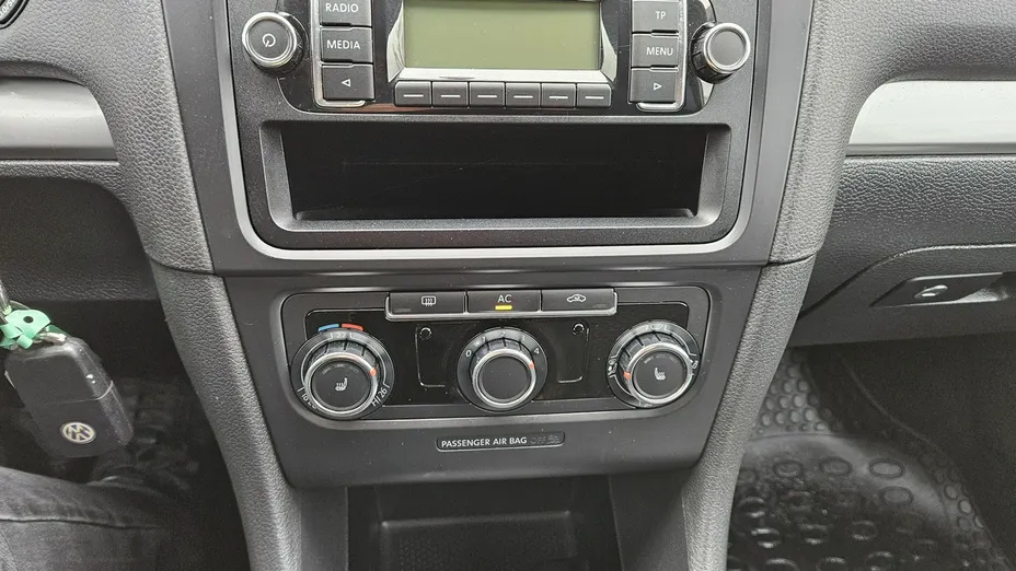VOLKSWAGEN Golf -