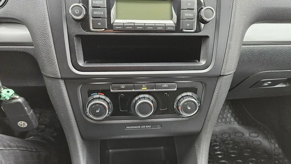 VOLKSWAGEN Golf -