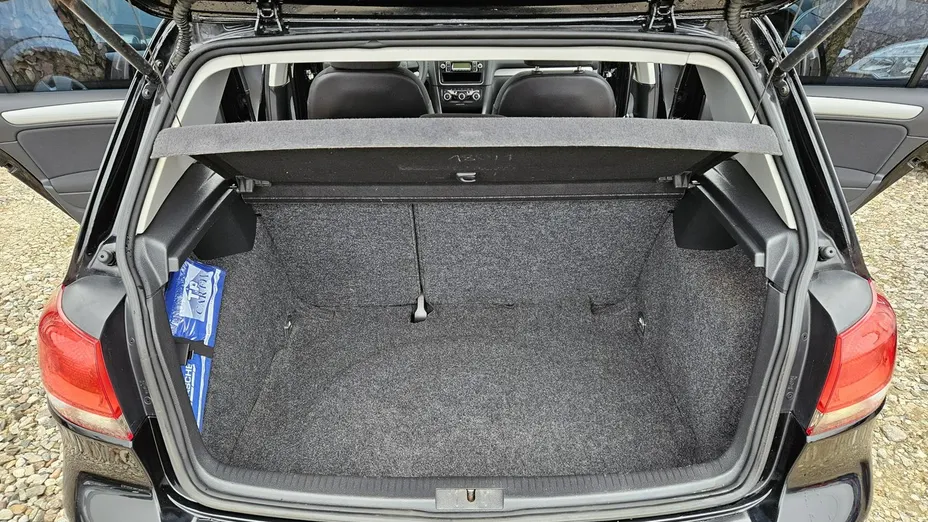 VOLKSWAGEN Golf -