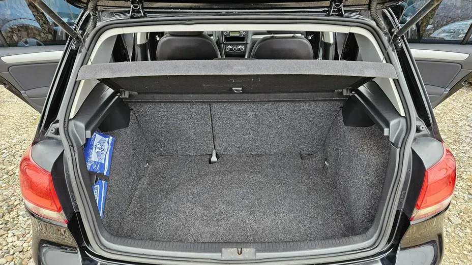 VOLKSWAGEN Golf -