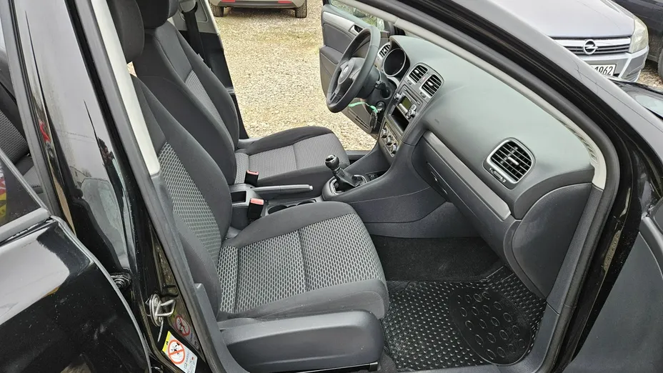 VOLKSWAGEN Golf -