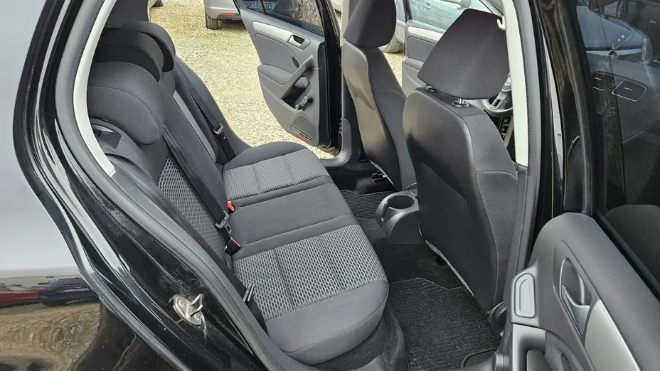 VOLKSWAGEN Golf -