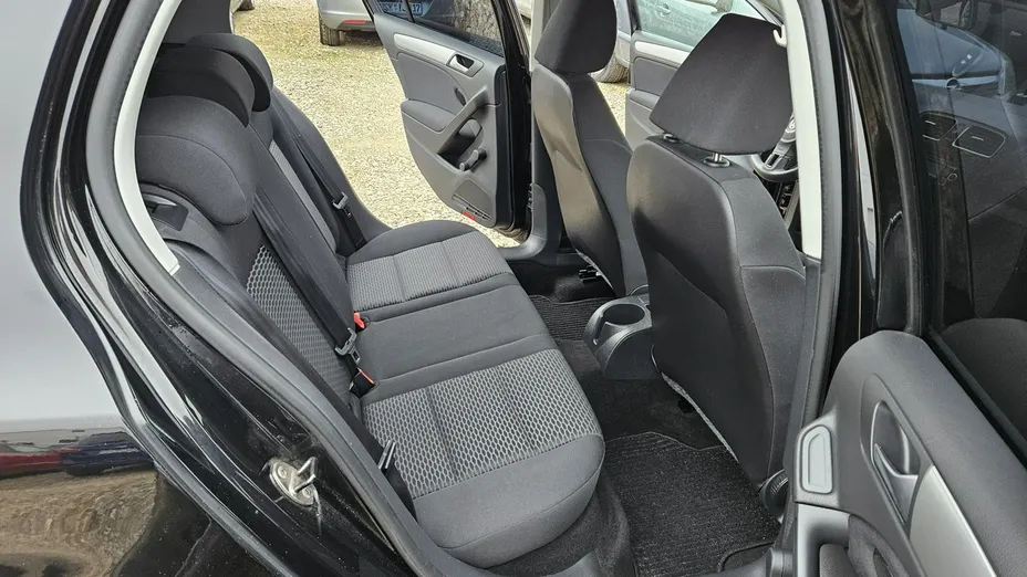 VOLKSWAGEN Golf -