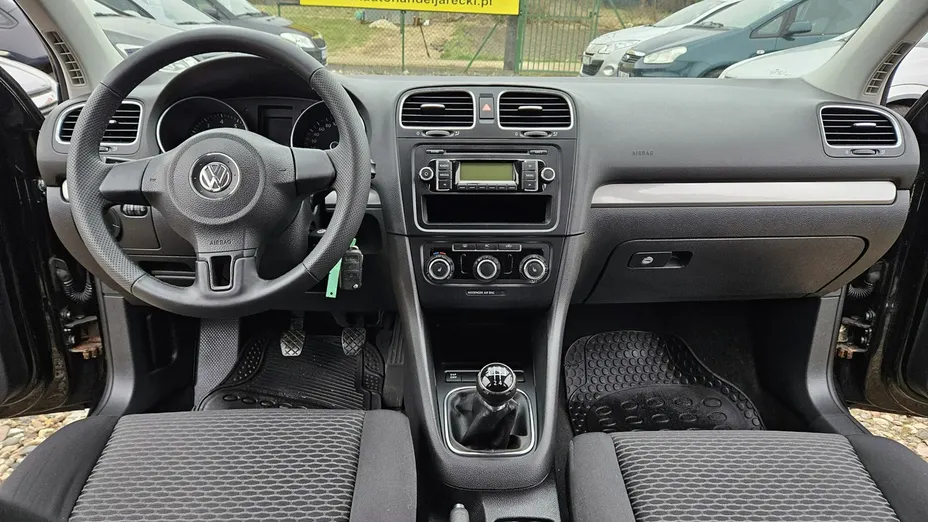 VOLKSWAGEN Golf -