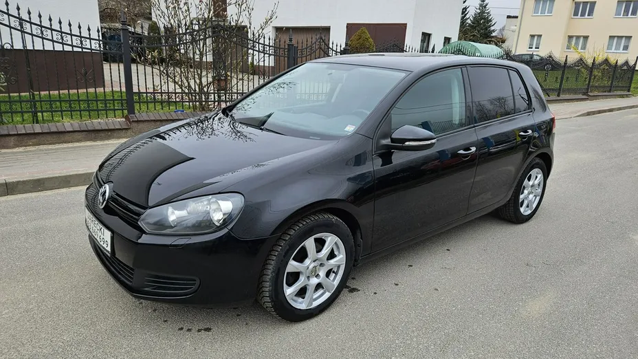VOLKSWAGEN Golf -