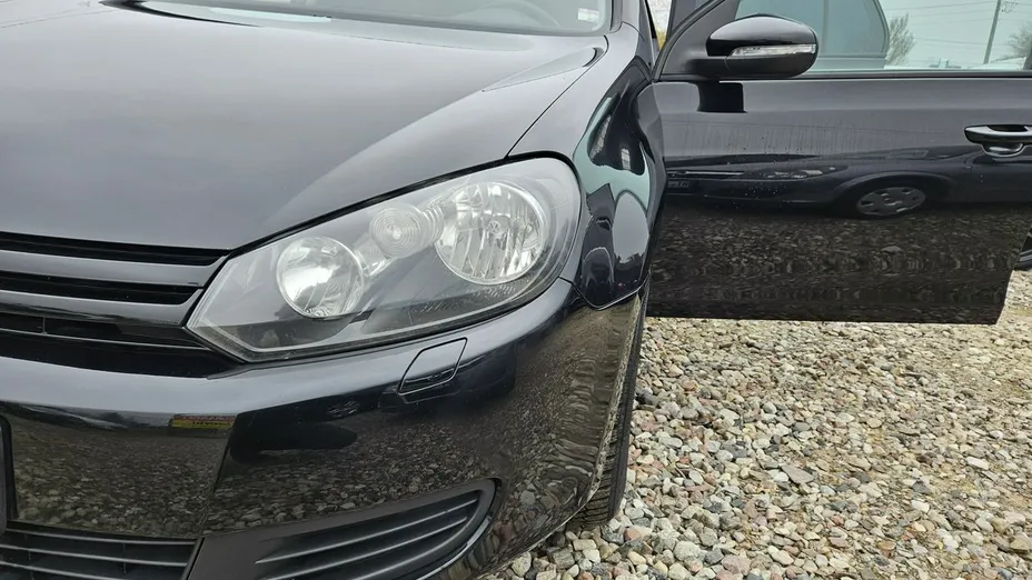 VOLKSWAGEN Golf -