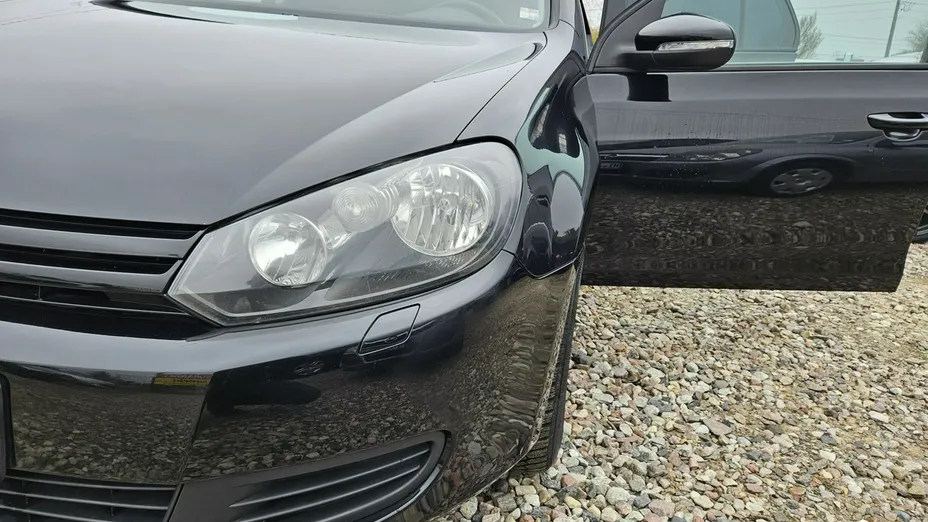 VOLKSWAGEN Golf -