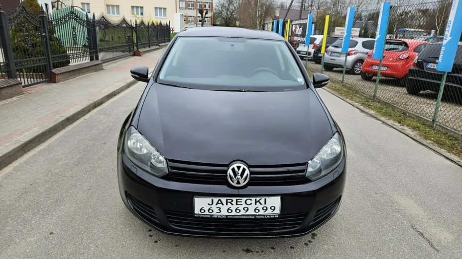 VOLKSWAGEN Golf -