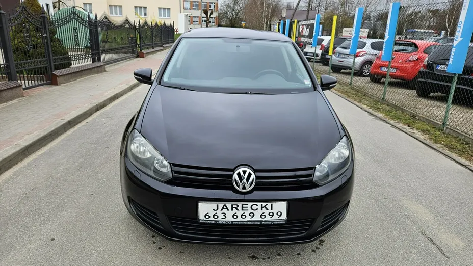 VOLKSWAGEN Golf -