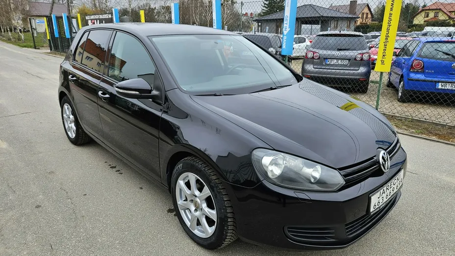 VOLKSWAGEN Golf -