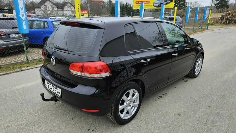 VOLKSWAGEN Golf -