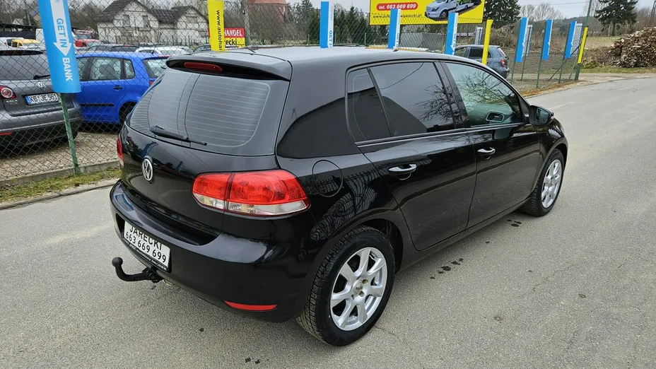 VOLKSWAGEN Golf -