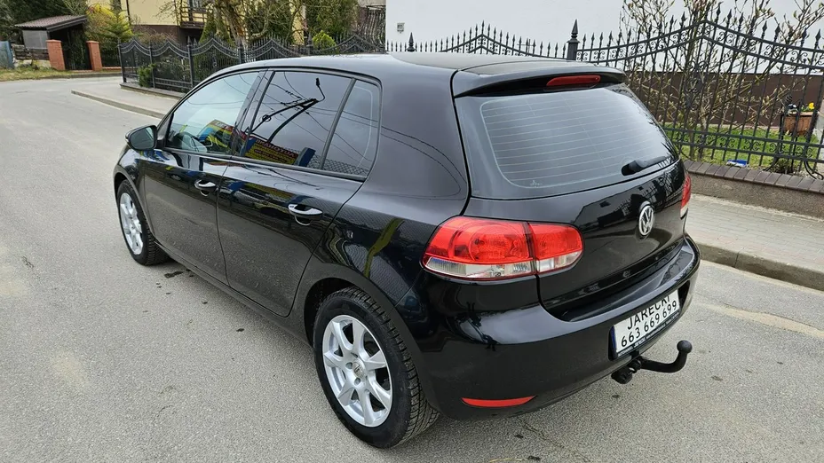 VOLKSWAGEN Golf -