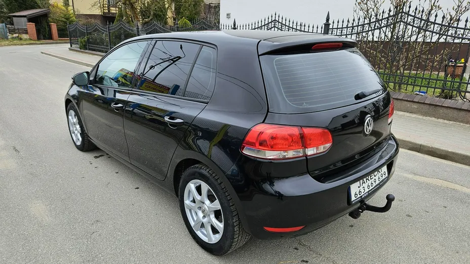 VOLKSWAGEN Golf -