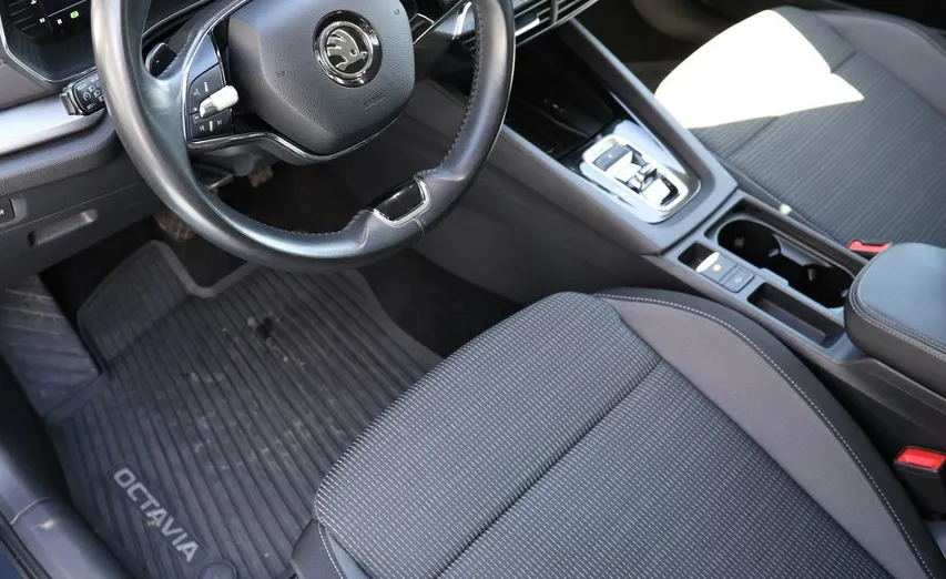 SKODA Octavia -