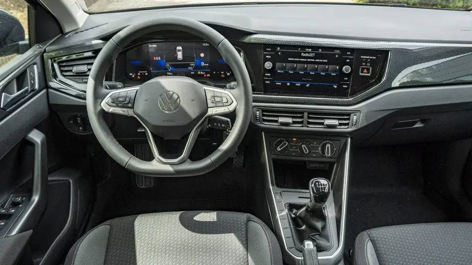 VOLKSWAGEN Polo -