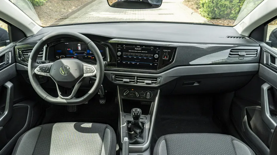 VOLKSWAGEN Polo -