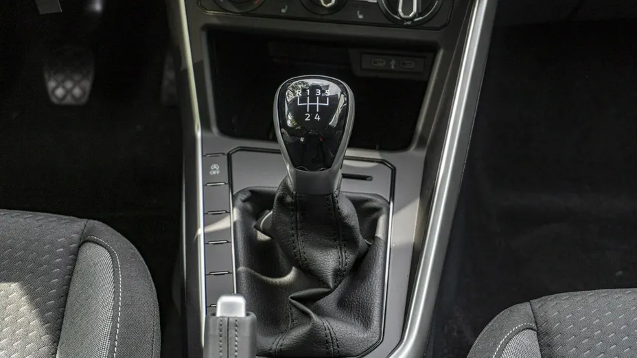 VOLKSWAGEN Polo -