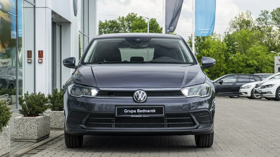 VOLKSWAGEN Polo -